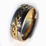 7mm-titanium-middle-gold-facet-mens-engagement-rings