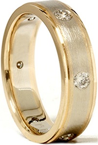 Mens 14K Gold Diamond Comfort Fit Wedding Ring