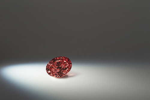 Argyle Kalina, 1.50 Carat Oval Shaped Fancy Deep Pink Diamond