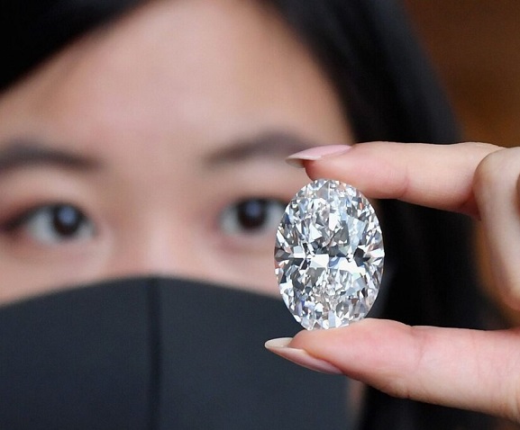 102.39 carat Maiko Star Canadian, Type IIa, D Colour, Flawless Oval Diamond