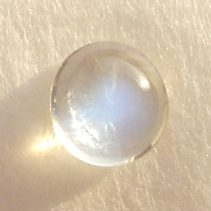 Adularescence in Moonstone