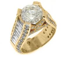 18k Yellow Gold 5.77 Carats Brilliant Round & Baguette Diamond Engagement Ring
