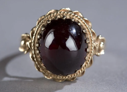 14kt Gold Ring Featuring A Ruby Carbuncle