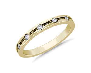 Staggered Diamond Men's Grooved Wedding Ring With Black Rhodium In 14k Yellow Gold