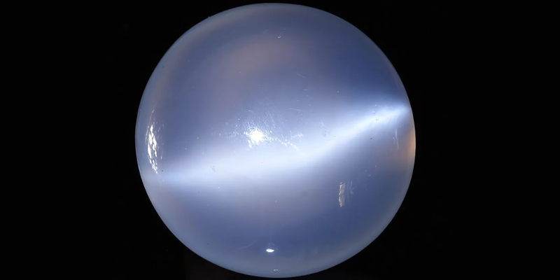 Chatoyancy in Moonstone